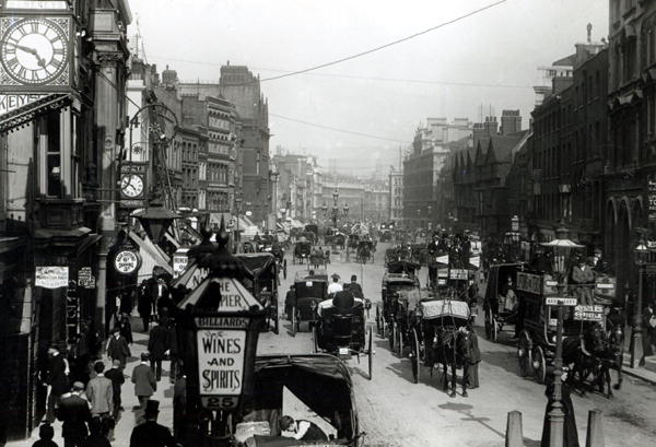 High Holborn, London, c.1890 (b/w photo)  von English Photographer