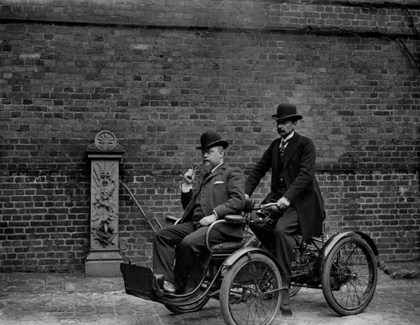 Early motorcar, c.1900-05 (b/w photo)  von French Photographer