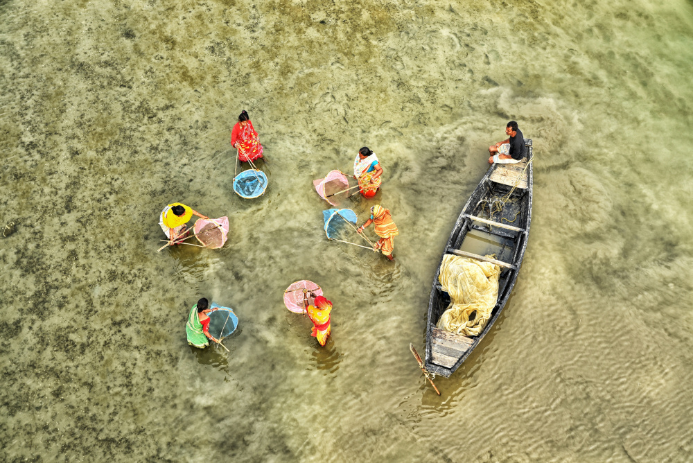 Fishing in low tide von Abhraneel Chakraborty