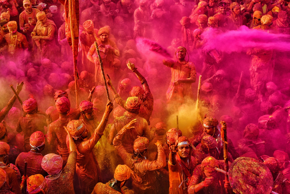 Colors of Holi II von Abhraneel Chakraborty