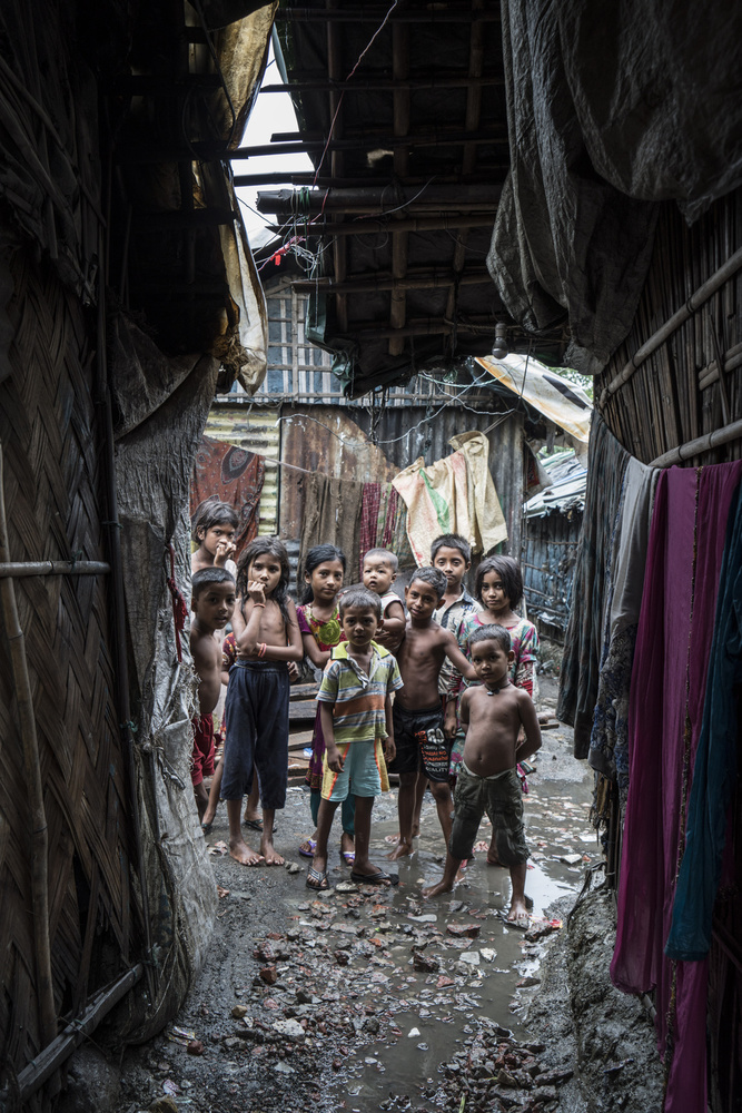 Children at Bangladesh Slum von Adam Wong