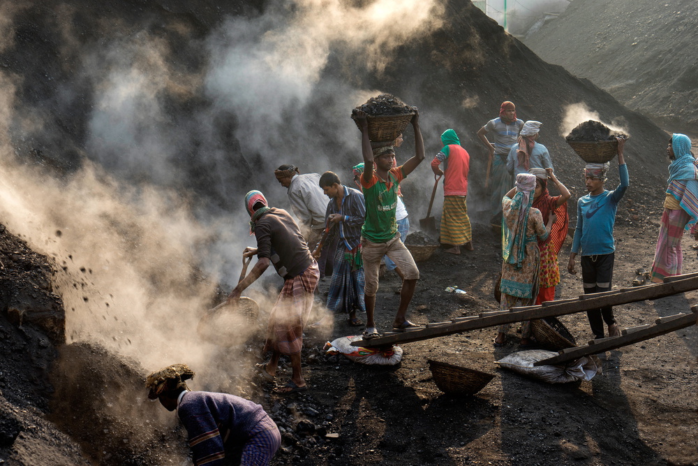 Coal Mine Scene von Adam Wong