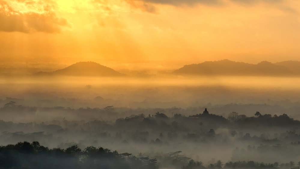 Light Of Borobudur Temple von Adnan Hidayat P