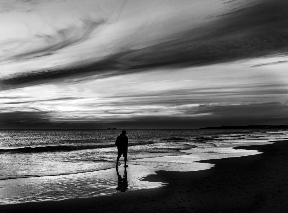 Solitude in La Barrosa beach von Adolfo Urrutia