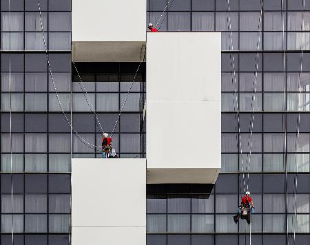 Cleaning the facade