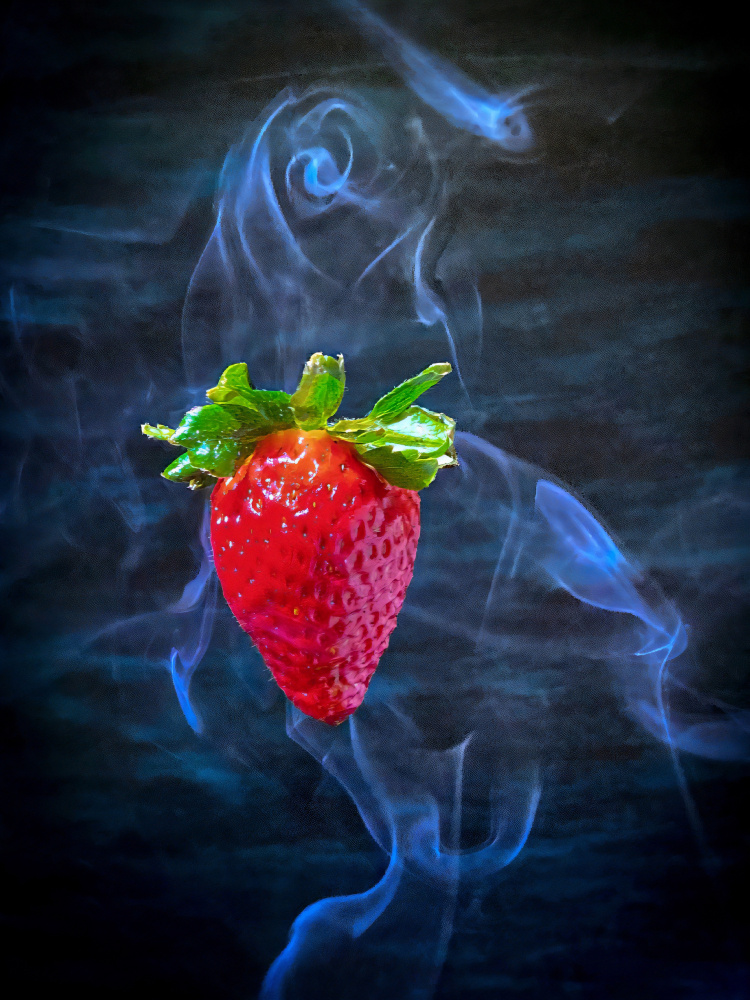 Flying strawberry 1 von Afranio Raposo