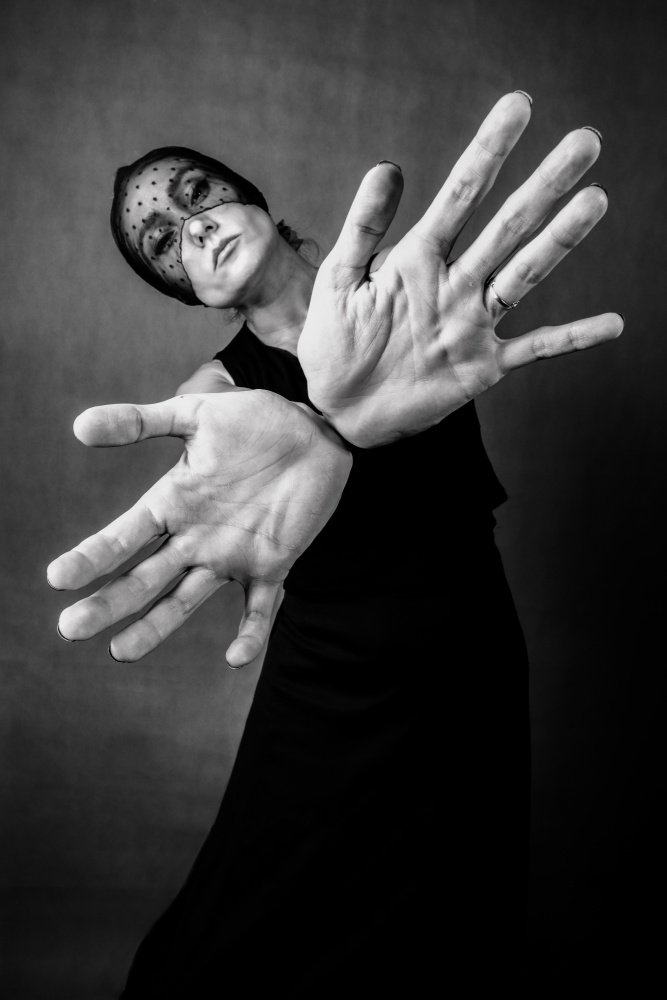 Hands/1 von Afshin Saeidinia