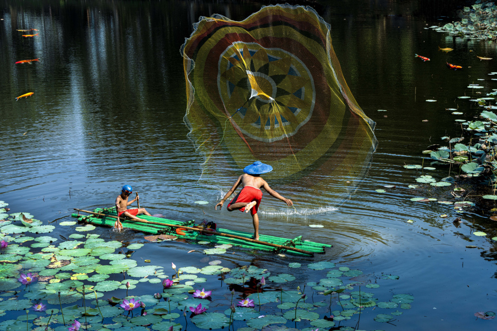 Daily life by the lake von Agus Adriana