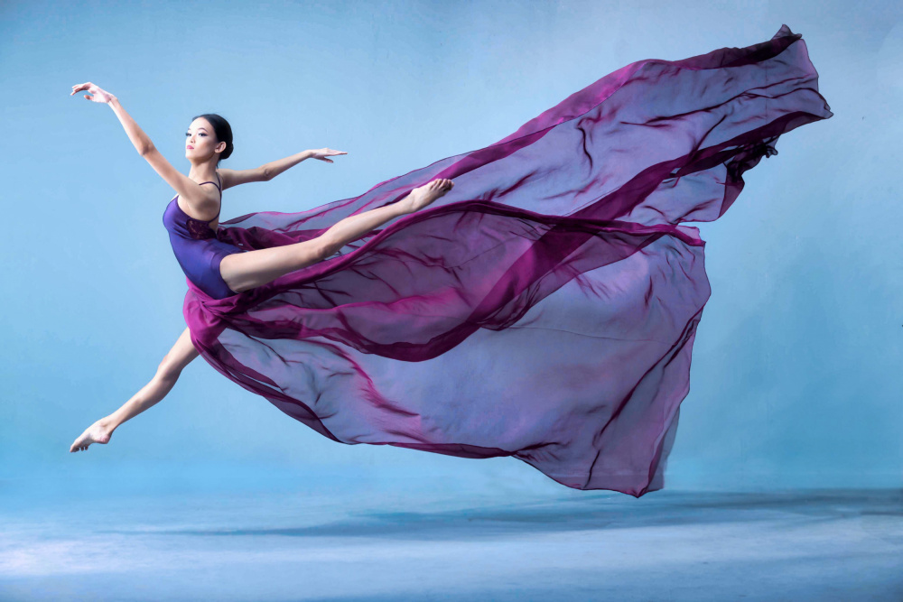 Flying ballerina von Agus Adriana