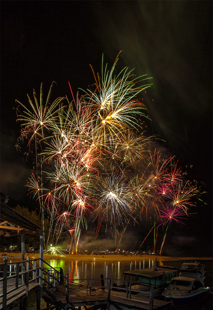 Fireworks over Derawan Islands skies von Ahmad Gafuri