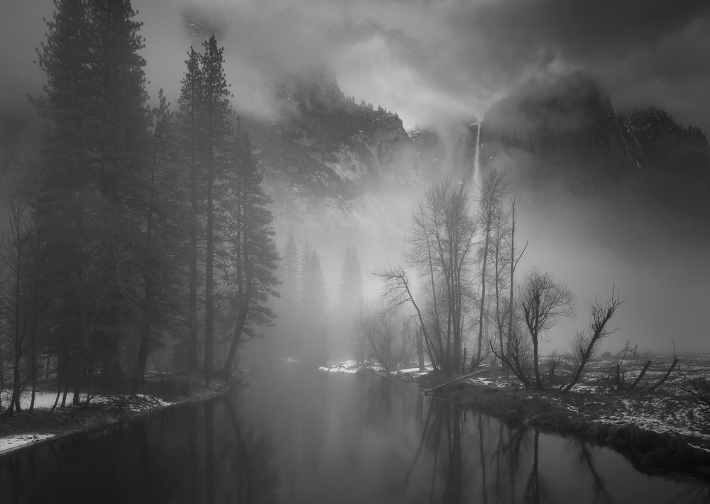 Yosemite Falls in Fog von Aidong Ning