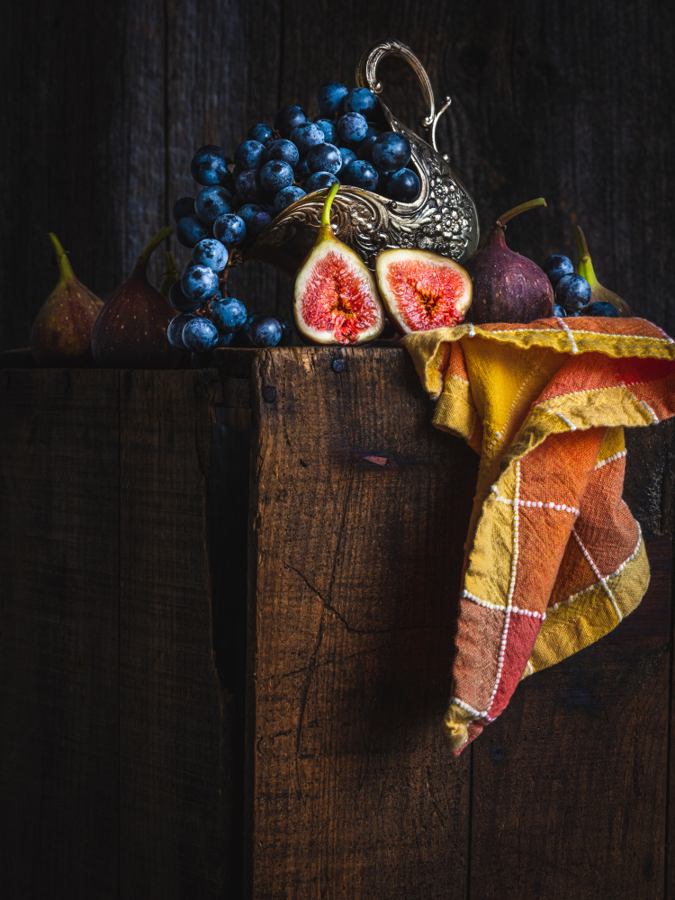 Figs on a crate von alan shapiro