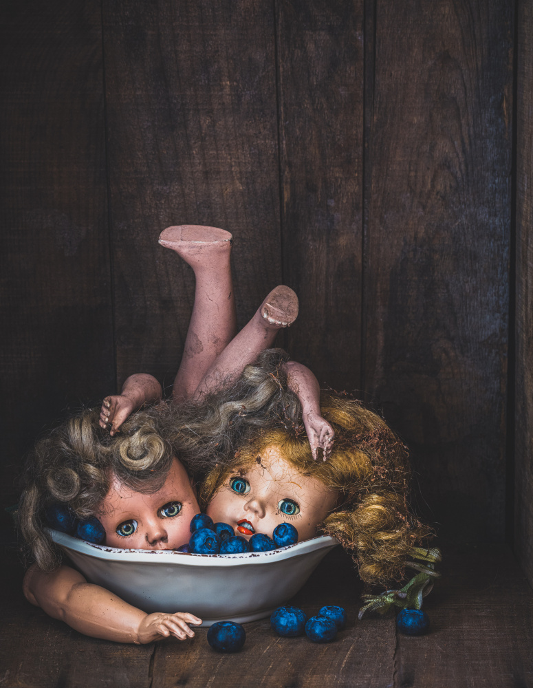 Dolls and blueberries von alan shapiro