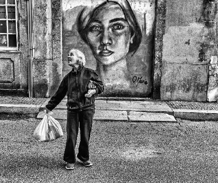 Dancing in the street of Porto