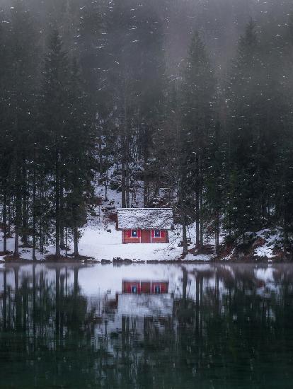 Cottage by the lake