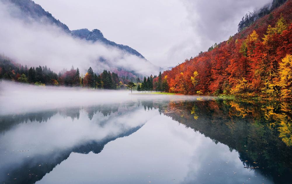 Autumn reflections von Ales Krivec