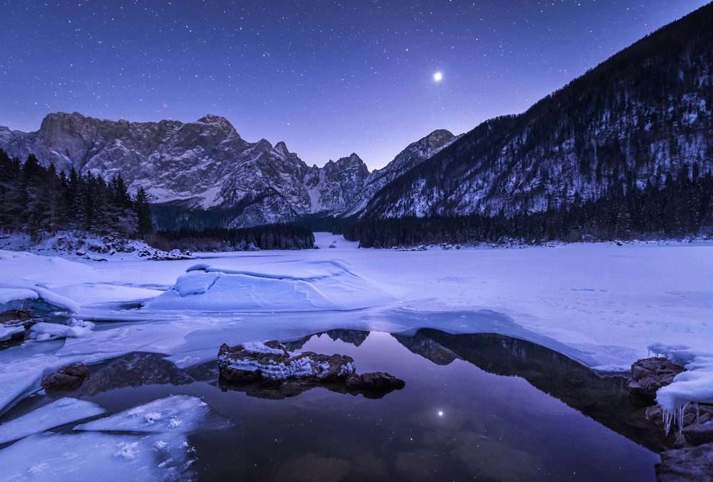 Night reflections von Ales Krivec