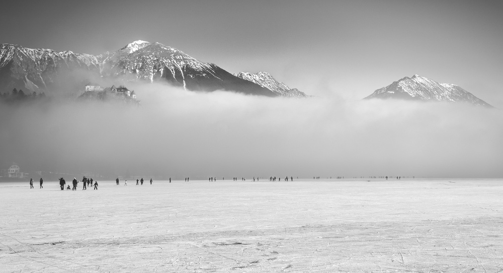 Under the mountains von Ales Krivec