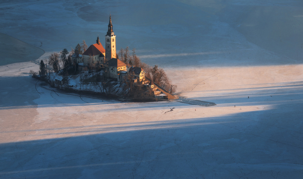 Frozen Lake Bled von Ales Krivec