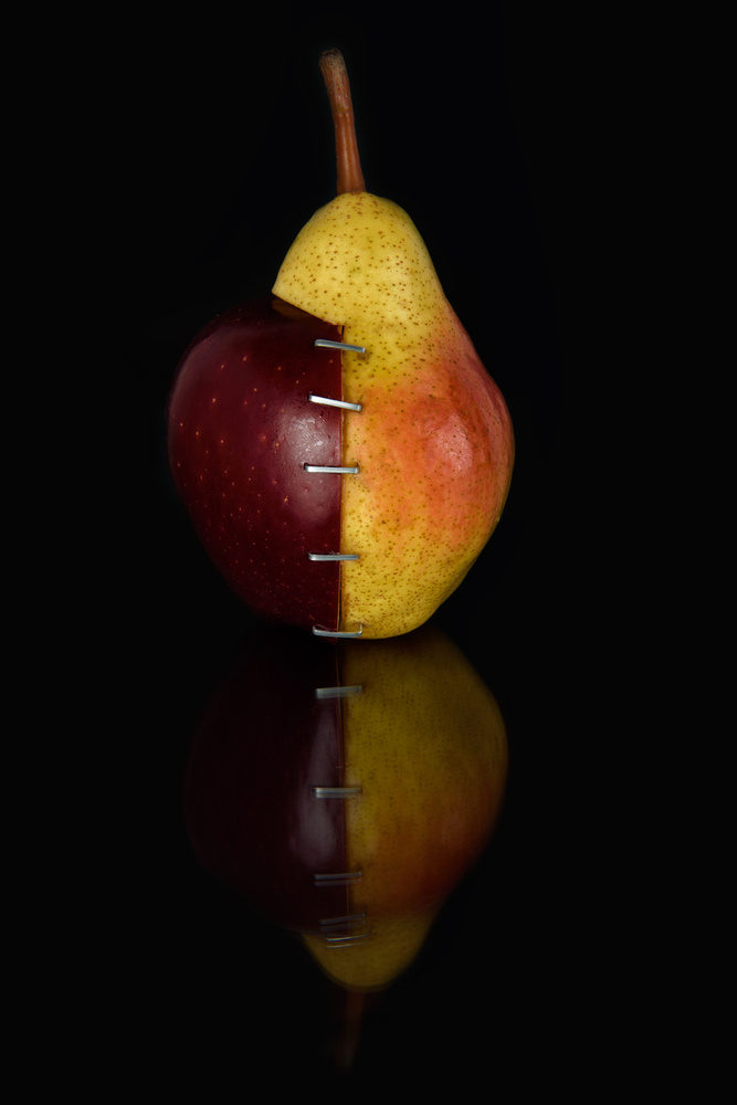 Apple/Pear OGM II von Alessandro Fabiano