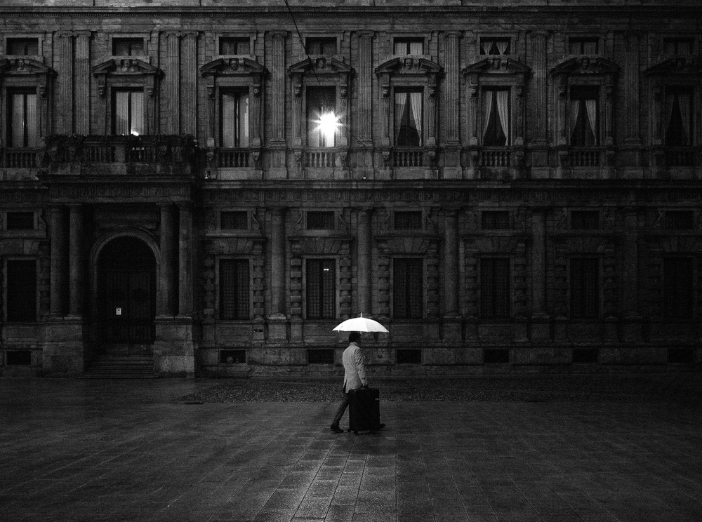 The white umbrella von Alessandro L.  Rocchi