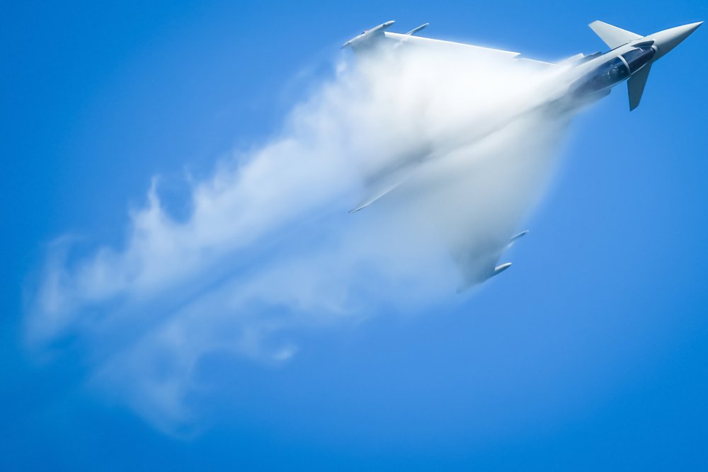 EUROFIGHTER TYPHOON HIGH SPEED HIGH Gs LOW PASS von Alessandro Scagliusi