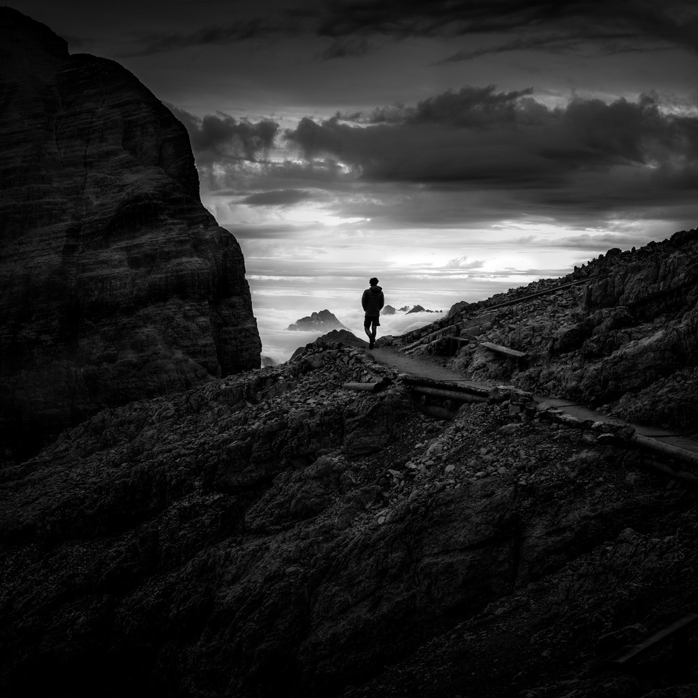 The Path above a Sea of Fog von Alessandro Traverso