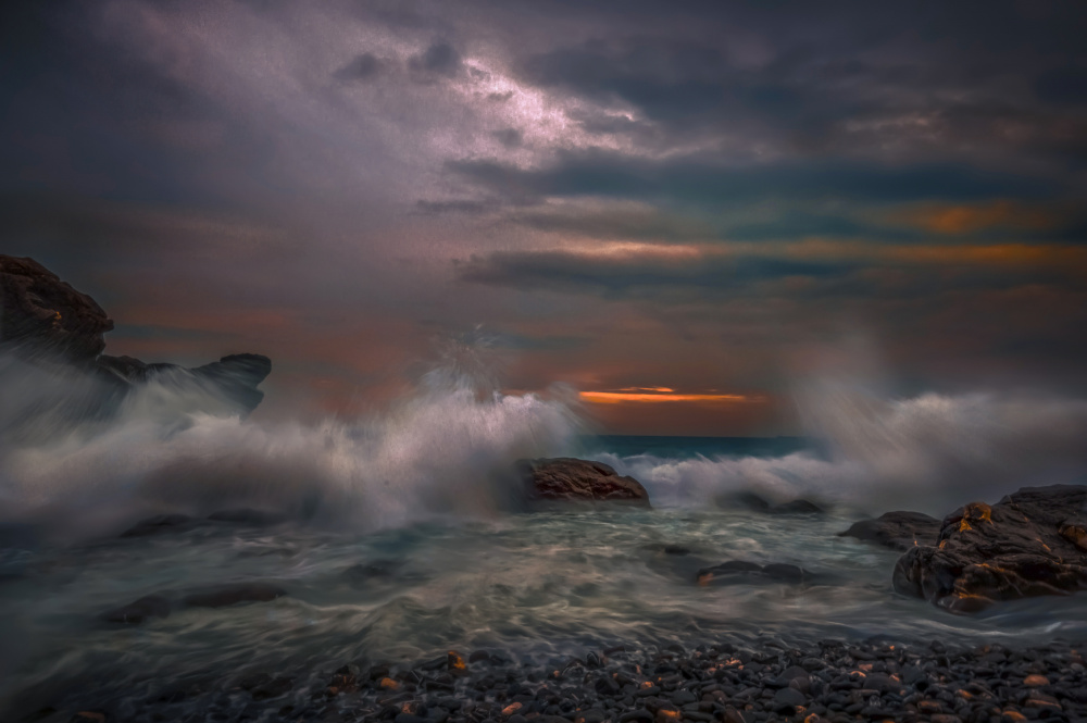 Dark Sunset von Alessandro Traverso