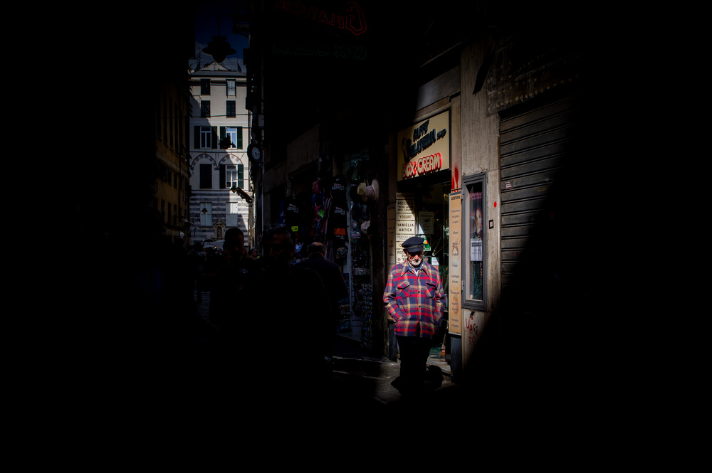 Sun among the Buildings von Alessandro Traverso