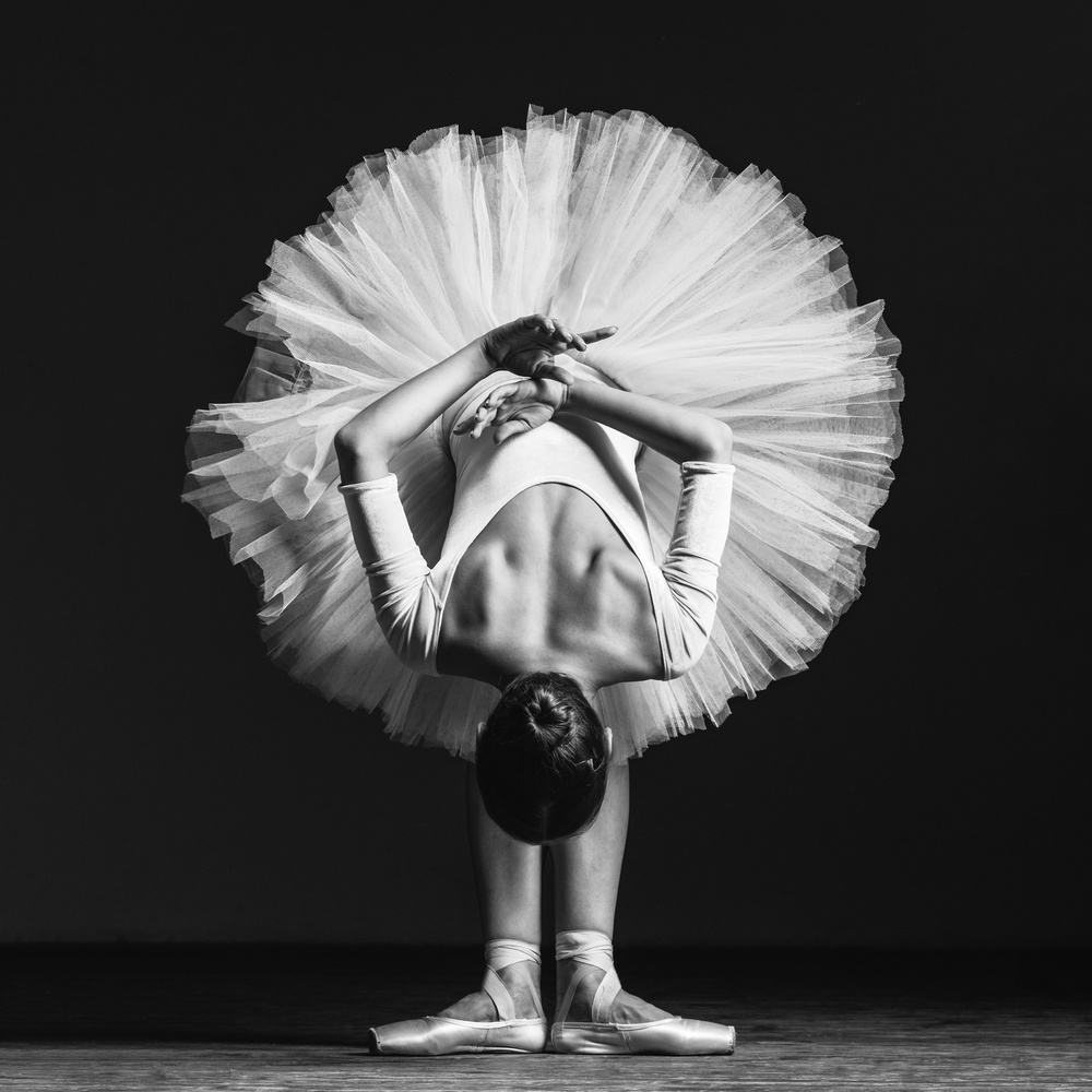 Ballerina at class von Alexander Yakovlev