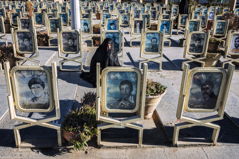 The mother talks to her martyred son von Ali Azar