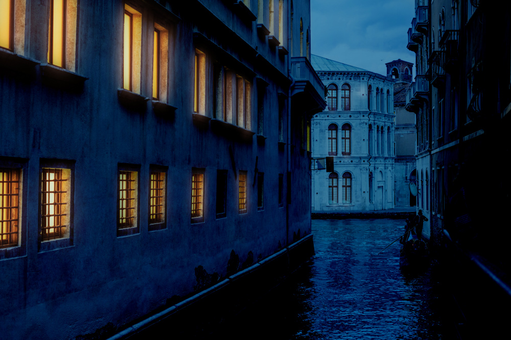 Venice channels by night von Alla Simacheva