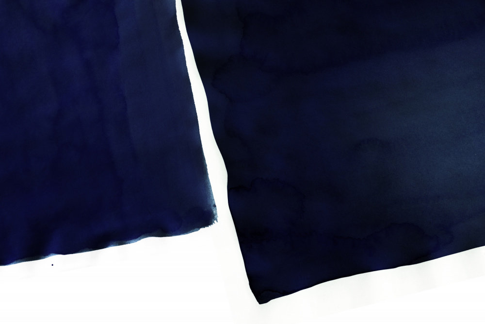 Minimal Navy Blue Abstract 01 von amini54