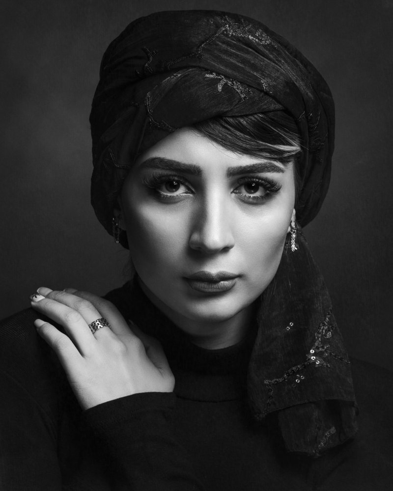 Sara von Amir Heydari