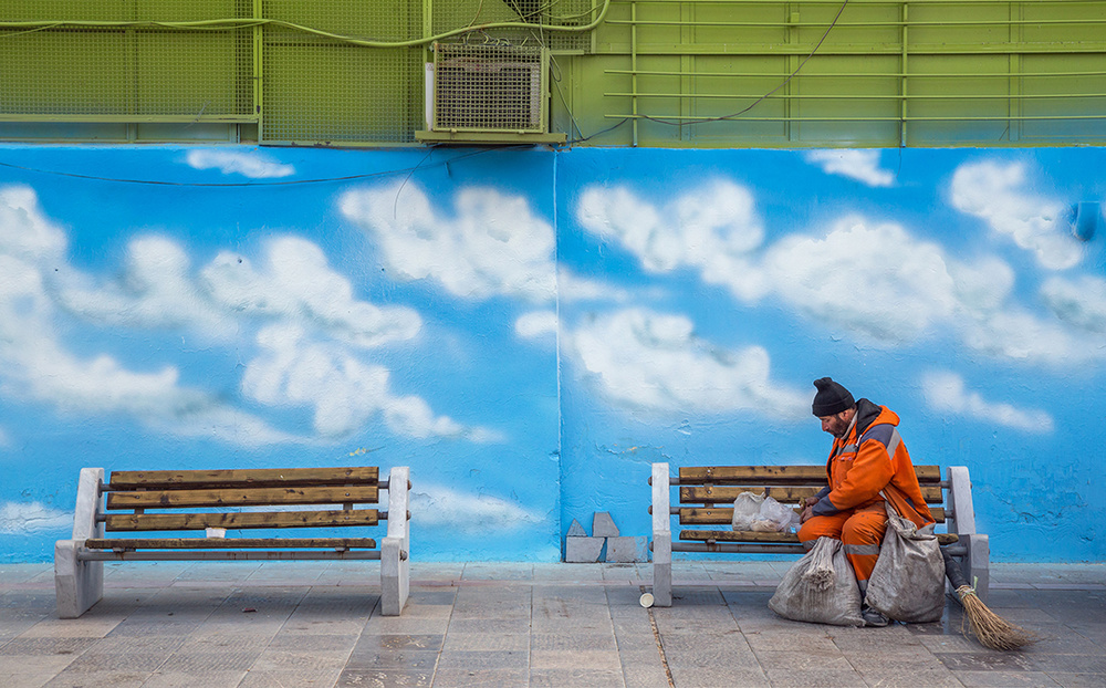 Breakfast on the street von Amir Hossein Kamali | امیرحسین کمالی