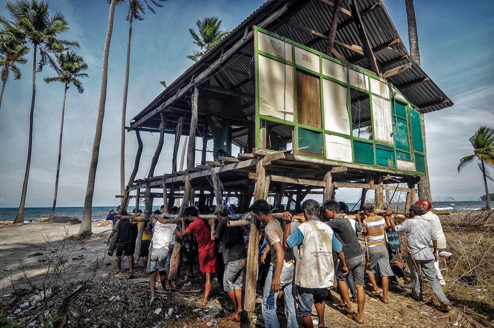 The tradition of moving houses von andinursam