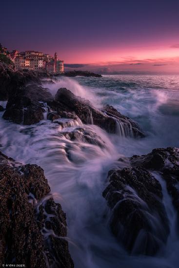 Waves between the rocks