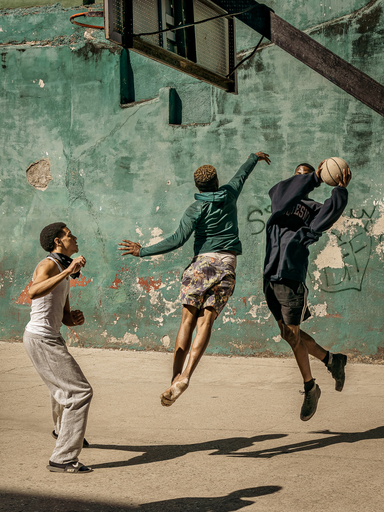 Playing Basketball von Andreas Bauer