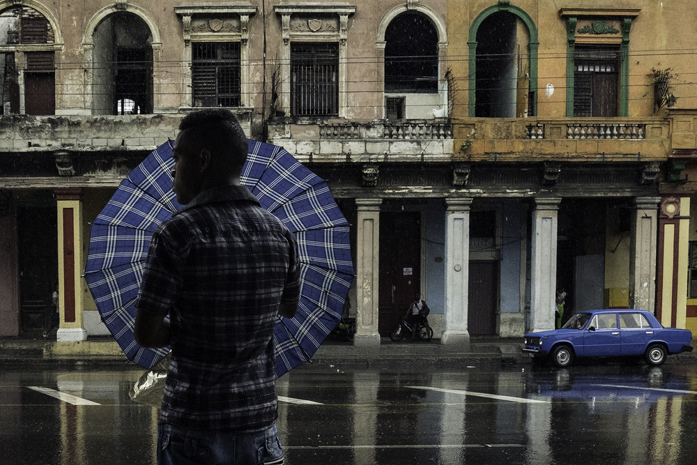 Rainy Blue Day in Havana von Andreas Bauer