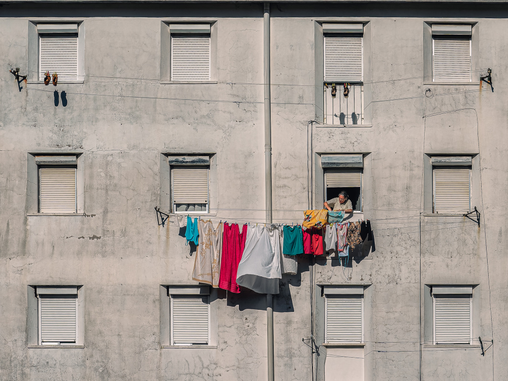 Drying the Clothes von Andreas Bauer