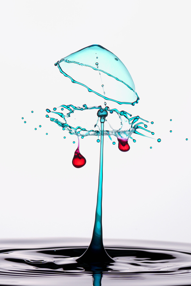 Blue Red Water Droplet von Andreas Karyadi