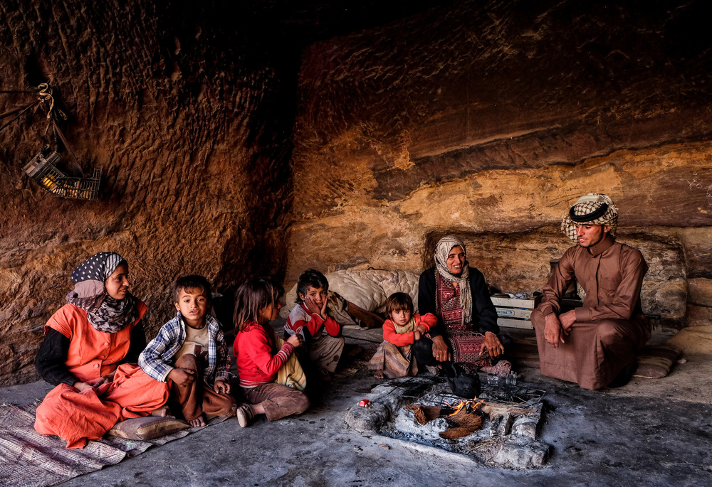 living in the cave von Andrei Nicolas - The Traveler