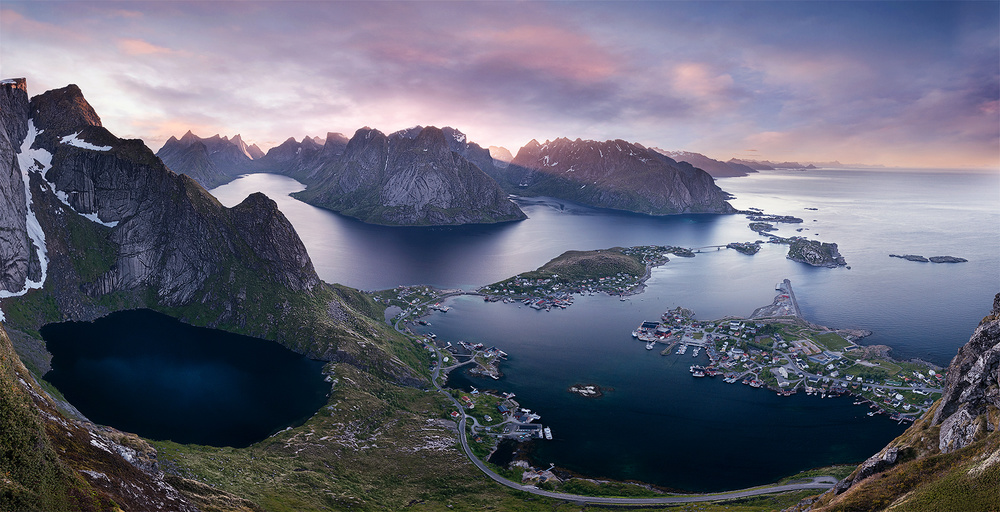 Sunrise over Mt. Reinebringen, Norway von Andrej Sevkovksij