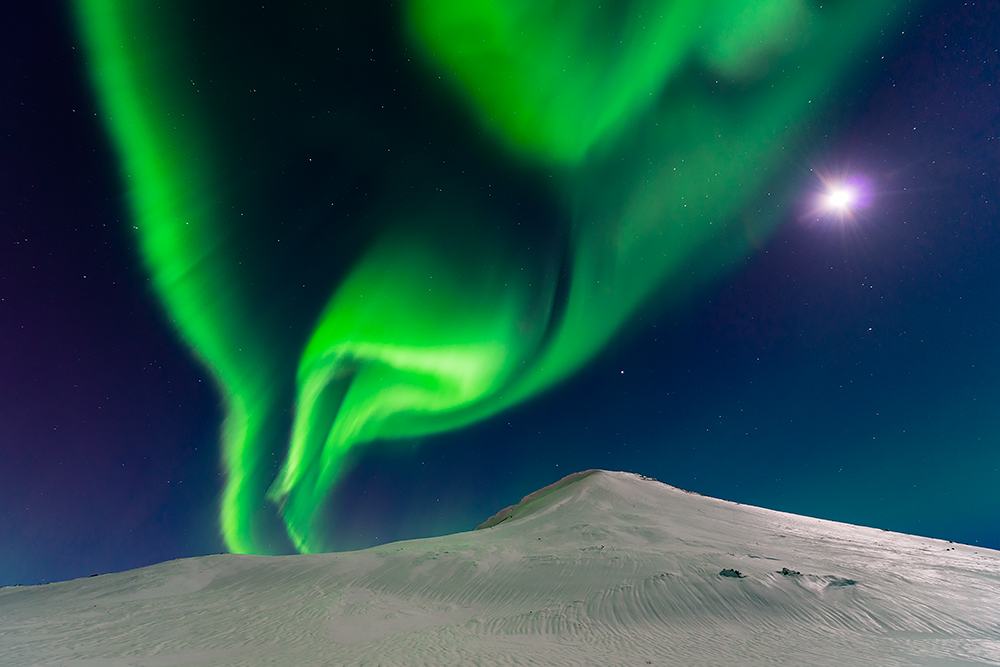 Dancing with the moon von Andrew George