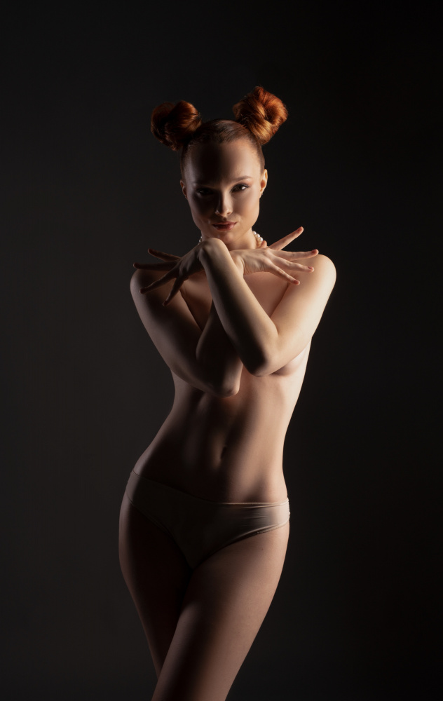 Gorgeous redhead naked lady von Andrey Guryanov