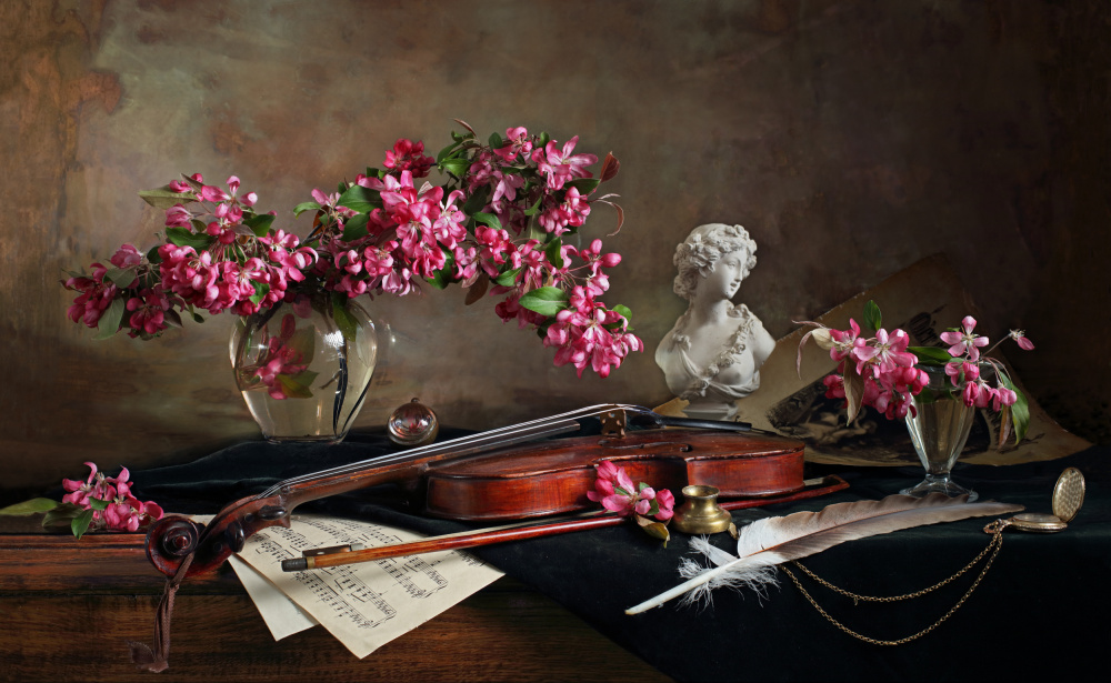 Still life with violin and flowers von Andrey Morozov