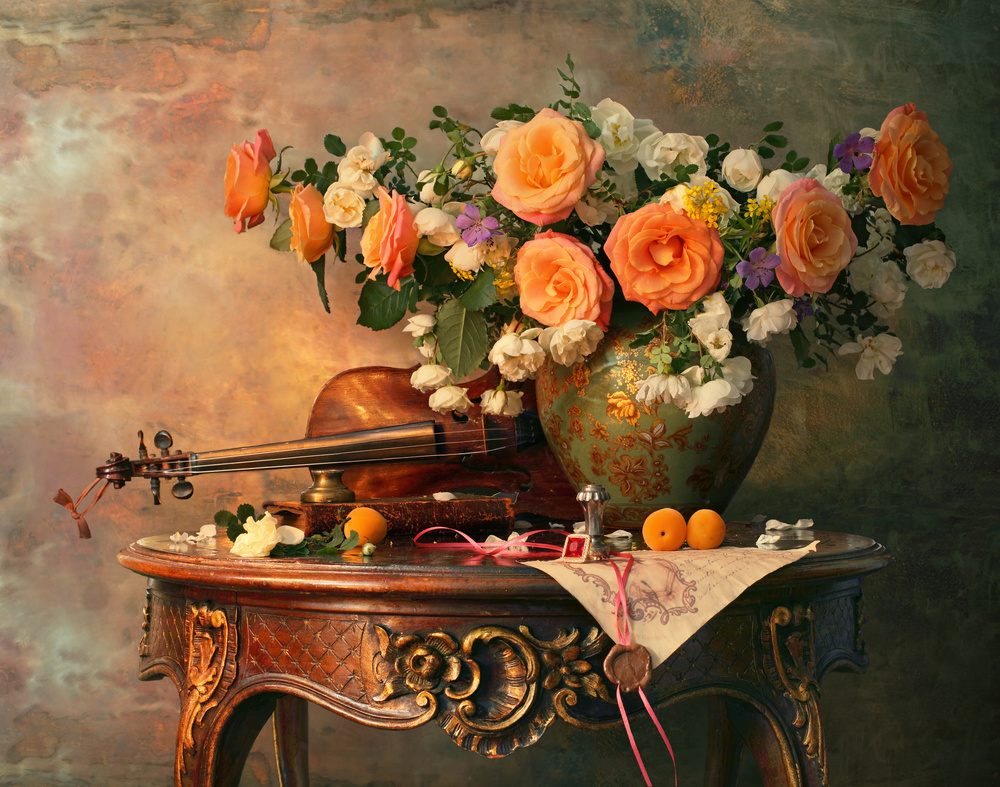 Still life with violin and roses von Andrey Morozov