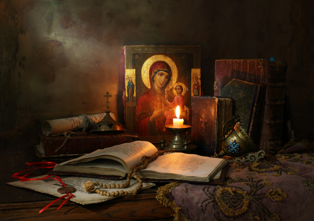 Still life with icon von Andrey Morozov