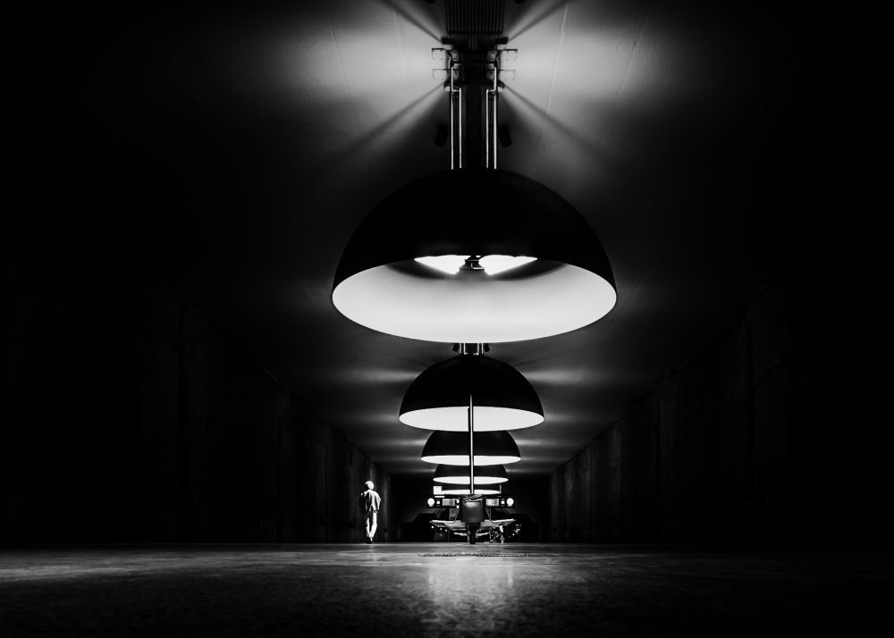 walking alone von Andy Dauer