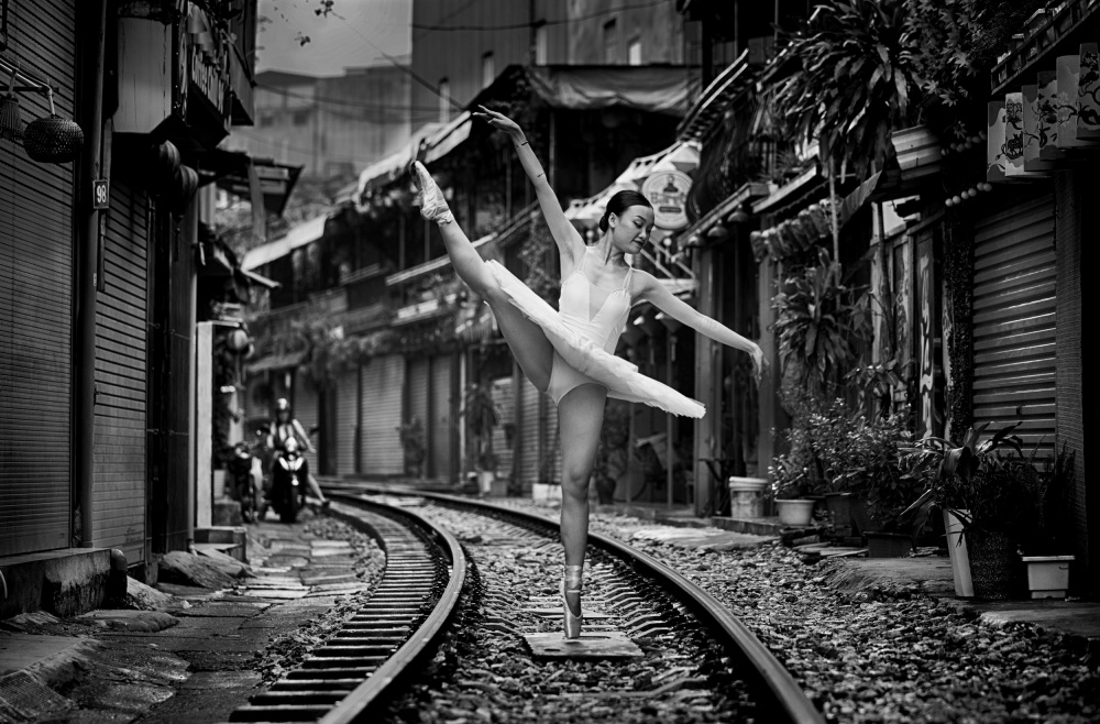 Ballet on Railroads von Angela Muliani Hartojo